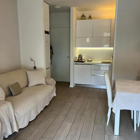 Cry Apartment *